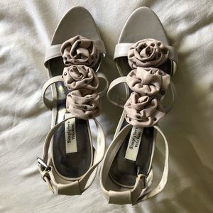 Simply Vera Vera Wang Beige Stilettos Size 6.5-7